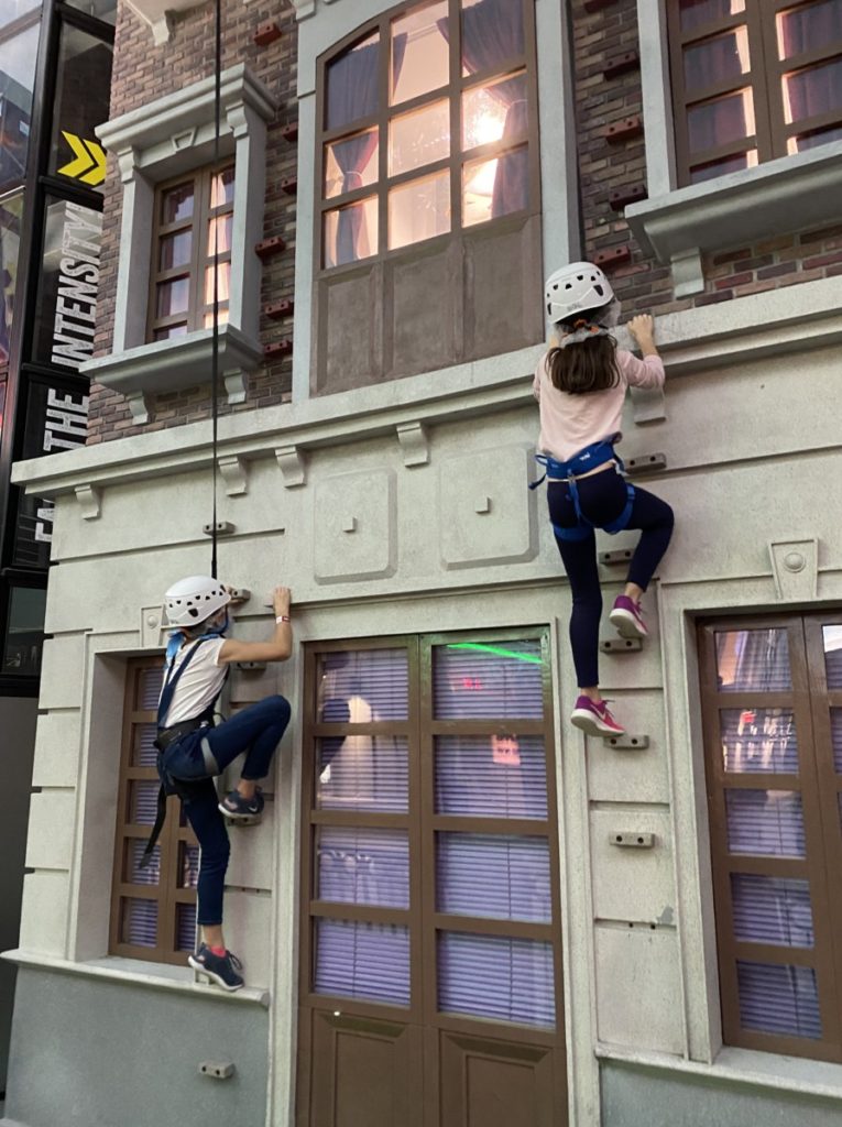 2 girls climbing the building at Kidzania