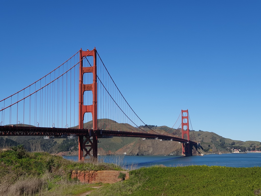 Golden Gate bridge in San Francisco over the bay
