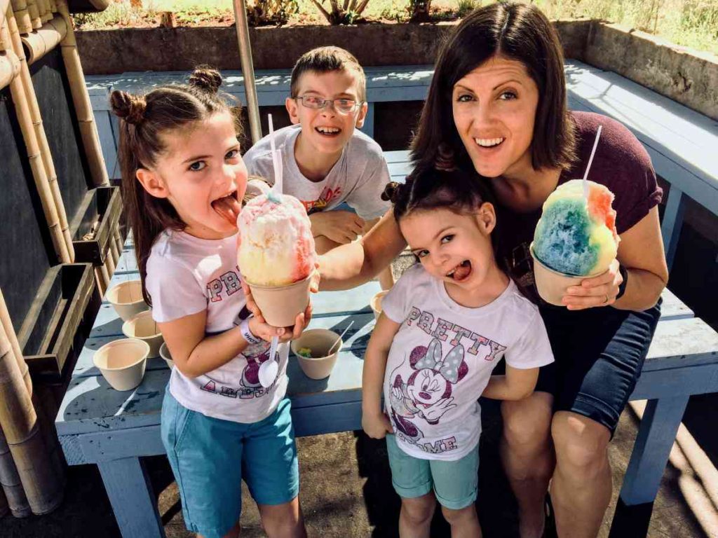 Family enjoying JoJo's Snowcones in Kauai